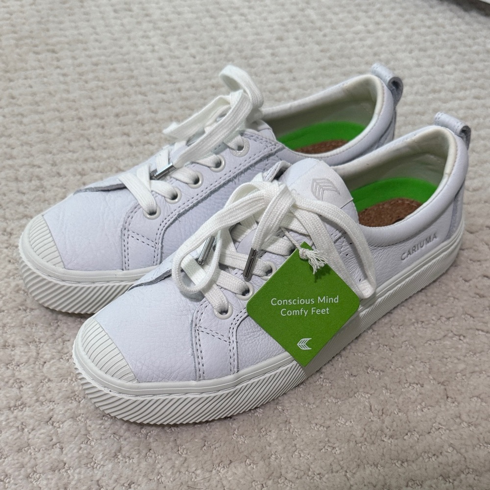 Cariuma White Sneakers